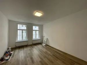 Pronájem bytu 2+1, Praha, Bořivojova, 7042 m2