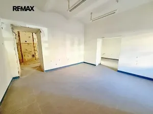 Pronájem obchodního prostoru, Chrudim, Resselovo náměstí, 72 m2