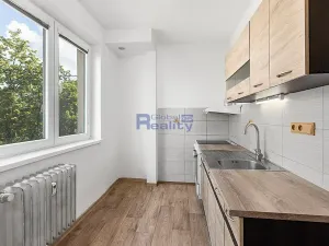 Prodej bytu 3+1, Pardubice, Stavbařů, 64 m2