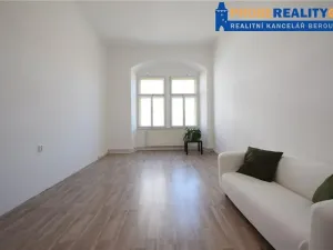 Pronájem kanceláře, Beroun, Husovo nám., 27 m2