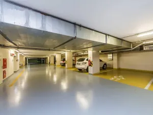 Pronájem garážového stání, Praha - Troja, Hnězdenská, 13 m2