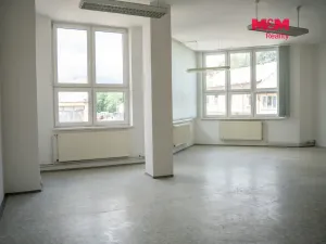 Pronájem kanceláře, Krnov - Pod Cvilínem, Chářovská, 348 m2