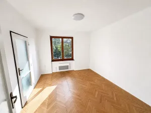 Prodej bytu 3+1, Průhonice, Školní, 60 m2
