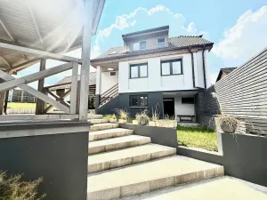 Prodej rodinného domu, Roztoky, 234 m2