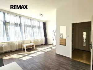 Prodej bytu 1+kk, Praha - Vršovice, Tádžická, 33 m2
