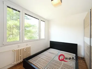 Pronájem bytu 3+1, Praha - Prosek, Veltruská, 60 m2