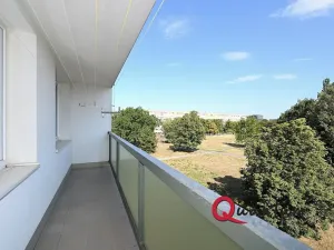 Pronájem bytu 3+1, Praha - Prosek, Veltruská, 60 m2
