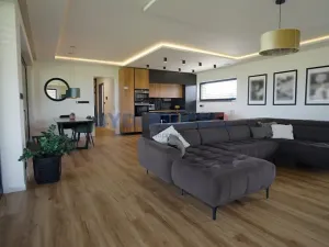 Prodej rodinného domu, Dynín, 219 m2