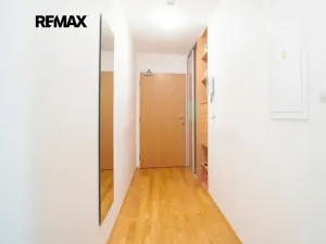 Prodej bytu 1+kk, Praha - Žižkov, Ke kapslovně, 38 m2