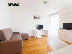 Prodej bytu 1+kk, Praha - Žižkov, Ke kapslovně, 38 m2