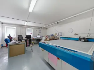 Prodej výrobních prostor, Věžky, 2200 m2