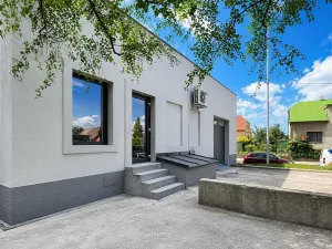 Pronájem obchodního prostoru, Praha - Horní Počernice, Komárovská, 210 m2
