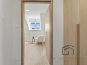 Pronájem bytu 2+kk, Praha - Nusle, U křížku, 36 m2