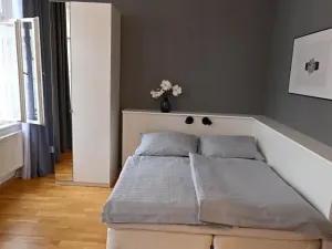 Pronájem bytu 1+kk, Praha - Vinohrady, Sázavská, 35 m2