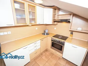 Pronájem bytu 2+kk, Hradec Králové, Ke Splavu, 70 m2
