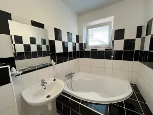 Pronájem bytu 2+1, Třinec, Alešova, 52 m2