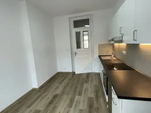 Pronájem bytu 2+1, Praha, Bořivojova, 72 m2