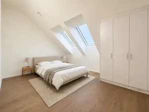 Prodej bytu 5+kk, Praha - Holyně, náměstí Pod lípou, 152 m2