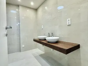 Prodej bytu 5+kk, Praha - Holyně, náměstí Pod lípou, 152 m2