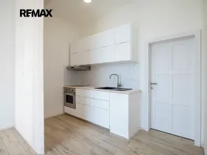 Prodej bytu 1+kk, Vráž, Nad Loděnicí, 28 m2
