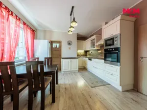 Prodej rodinného domu, Karlovy Vary - Doubí, Nová, 100 m2