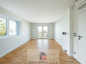 Pronájem kanceláře, Praha - Komořany, Pod lesem, 770 m2