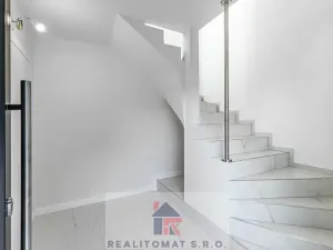 Pronájem vily, Praha - Komořany, Pod lesem, 770 m2
