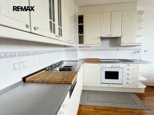Pronájem bytu 2+kk, Praha - Vršovice, Ruská, 57 m2