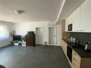 Pronájem bytu 2+kk, Znojmo, Třešňová, 59 m2
