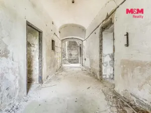 Prodej historického objektu, Zvoleněves, 5000 m2