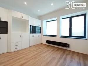 Pronájem kanceláře, Zlín, Rašínova, 58 m2