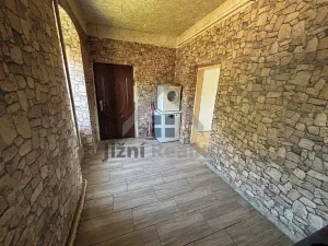 Prodej bytu 2+1, Uherčice, 98 m2