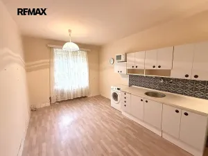 Pronájem bytu 2+1, Praha - Vršovice, Sámova, 70 m2