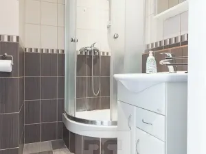 Pronájem bytu 1+kk, Praha - Troja, Krynická, 29 m2