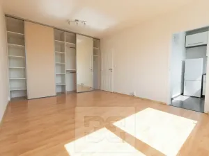 Pronájem bytu 1+kk, Praha - Troja, Krynická, 29 m2