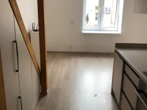 Pronájem atypického bytu, Hradec Králové - Kukleny, Pražská třída, 30 m2