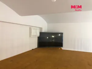Pronájem atypického bytu, Hradec Králové - Kukleny, Pražská třída, 30 m2