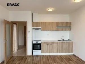 Pronájem bytu 2+kk, Praha - Uhříněves, Oty Bubeníčka, 45 m2