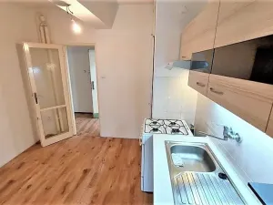 Prodej bytu 2+1, Praha, Ke kladivům, 62 m2