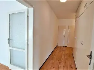 Prodej bytu 2+1, Praha, Ke kladivům, 62 m2