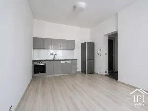 Pronájem bytu 2+kk, Praha - Holešovice, Veverkova, 55 m2