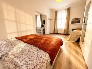 Pronájem bytu 2+kk, Praha - Břevnov, Bělohorská, 38 m2