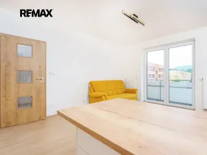 Prodej bytu 2+kk, Jince, Zborovská, 45 m2