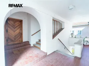 Pronájem bytu 3+1, Praha - Malá Strana, Valdštejnské náměstí, 91 m2