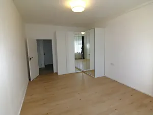 Pronájem bytu 2+kk, Praha - Karlín, Pobřežní, 58 m2