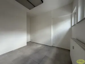 Pronájem obchodního prostoru, Kroměříž, Tovačovského, 101 m2