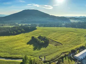 Prodej komerčního pozemku, Brniště, 13896 m2