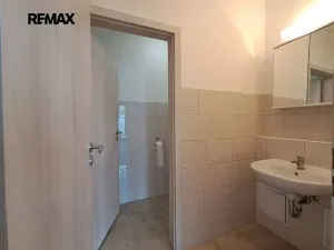Pronájem obchodního prostoru, Praha - Modřany, Soukalova, 104 m2