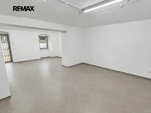 Prodej obchodního prostoru, Chýnice, Karlštejnská, 74 m2