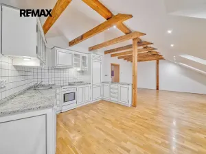Pronájem bytu 2+kk, Poděbrady, Riegrovo náměstí, 99 m2